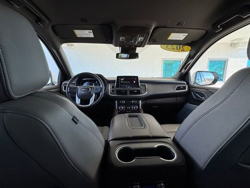 Used 2023 GMC Yukon SLT w/ SLT Luxury Package image 28