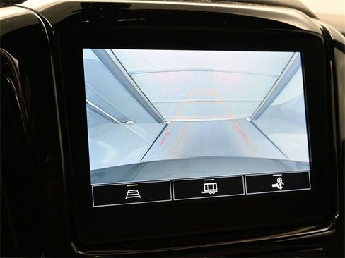 Used 2023 Chevrolet Traverse LT image 19