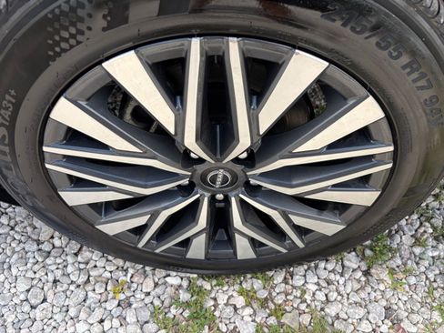 Used 2025 Nissan Altima 2.5 SV FWD image 31