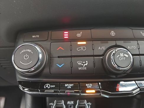 Used 2025 Dodge Durango GT image 39