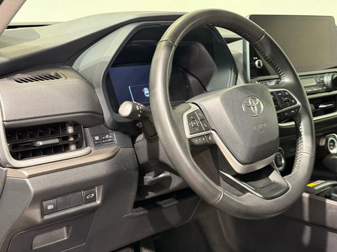 Certified 2024 Toyota Grand Highlander AWD image 17