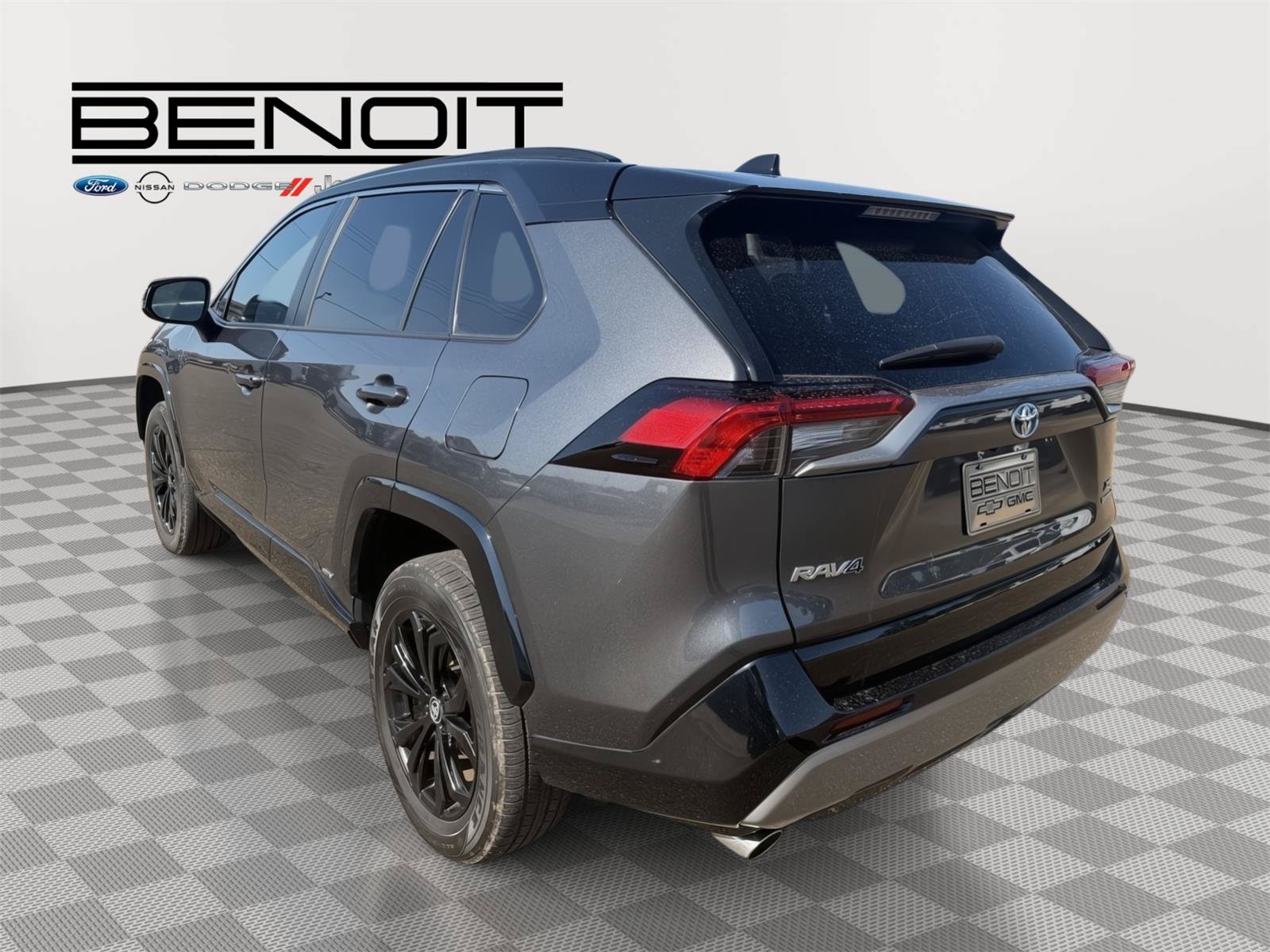 Used 2024 Toyota RAV4 XSE AWD/4WD image 5