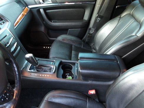 Used 2014 Lincoln MKS image 18