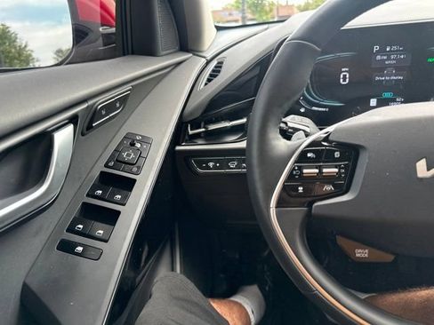 Certified 2024 Kia Niro FWD image 44