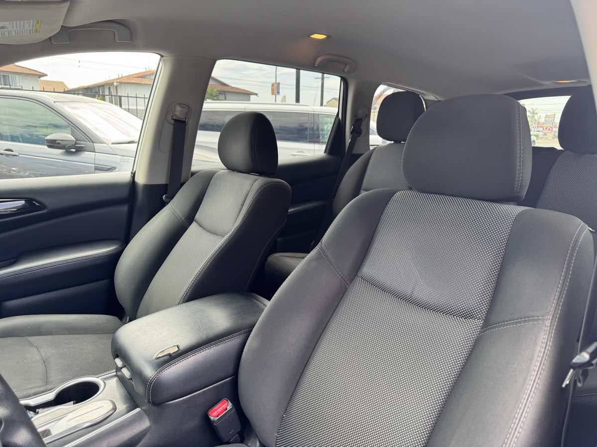 Used 2020 Nissan Pathfinder S FWD image 41
