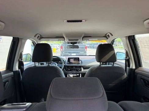 Used 2023 Nissan Rogue S AWD/4WD image 29