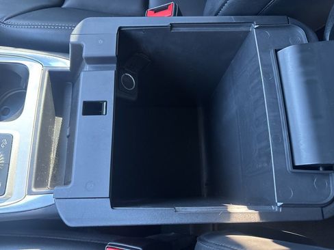 Used 2023 Ford Explorer XLT w/ Equipment Group 202A image 31