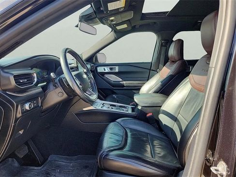 Used 2020 Ford Explorer Platinum w/ Premium Technology Package image 12