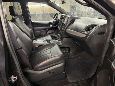 Used 2017 Dodge Grand Caravan GT image 33