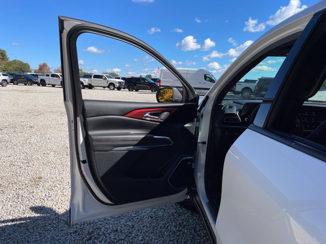 Used 2024 Chevrolet Traverse Z71 w/ Enhanced Driving Package AWD/4WD image 26