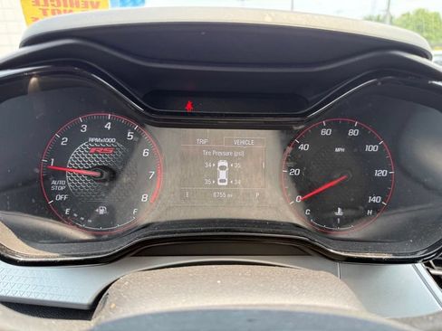 Used 2025 Chevrolet Trax RS w/ Sunroof Package FWD image 11