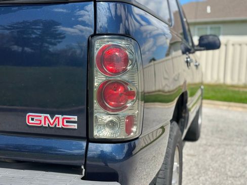 Used 2005 GMC Yukon SLE w/ Cargo Package RWD image 12