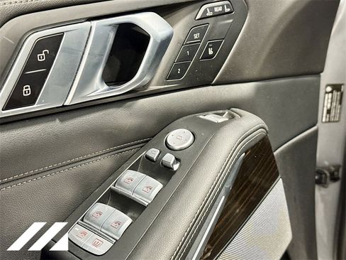 Used 2024 BMW X7 xDrive40i w/ Premium Package image 20