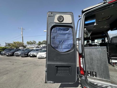 Used 2020 Mercedes-Benz Sprinter 2500 image 35