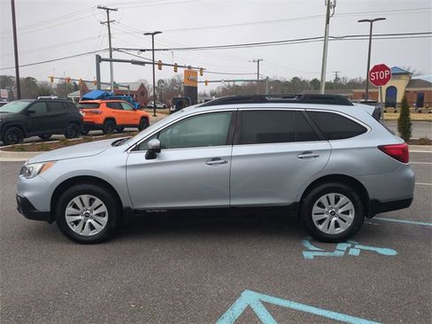 Used 2017 Subaru Outback 2.5i Premium image 7