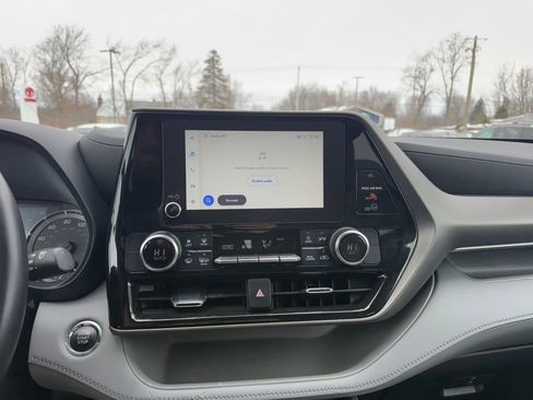 Used 2023 Toyota Highlander LE image 21