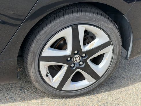 Used 2017 Toyota Prius Three Touring w/ Carpet Mat Package FWD image 25