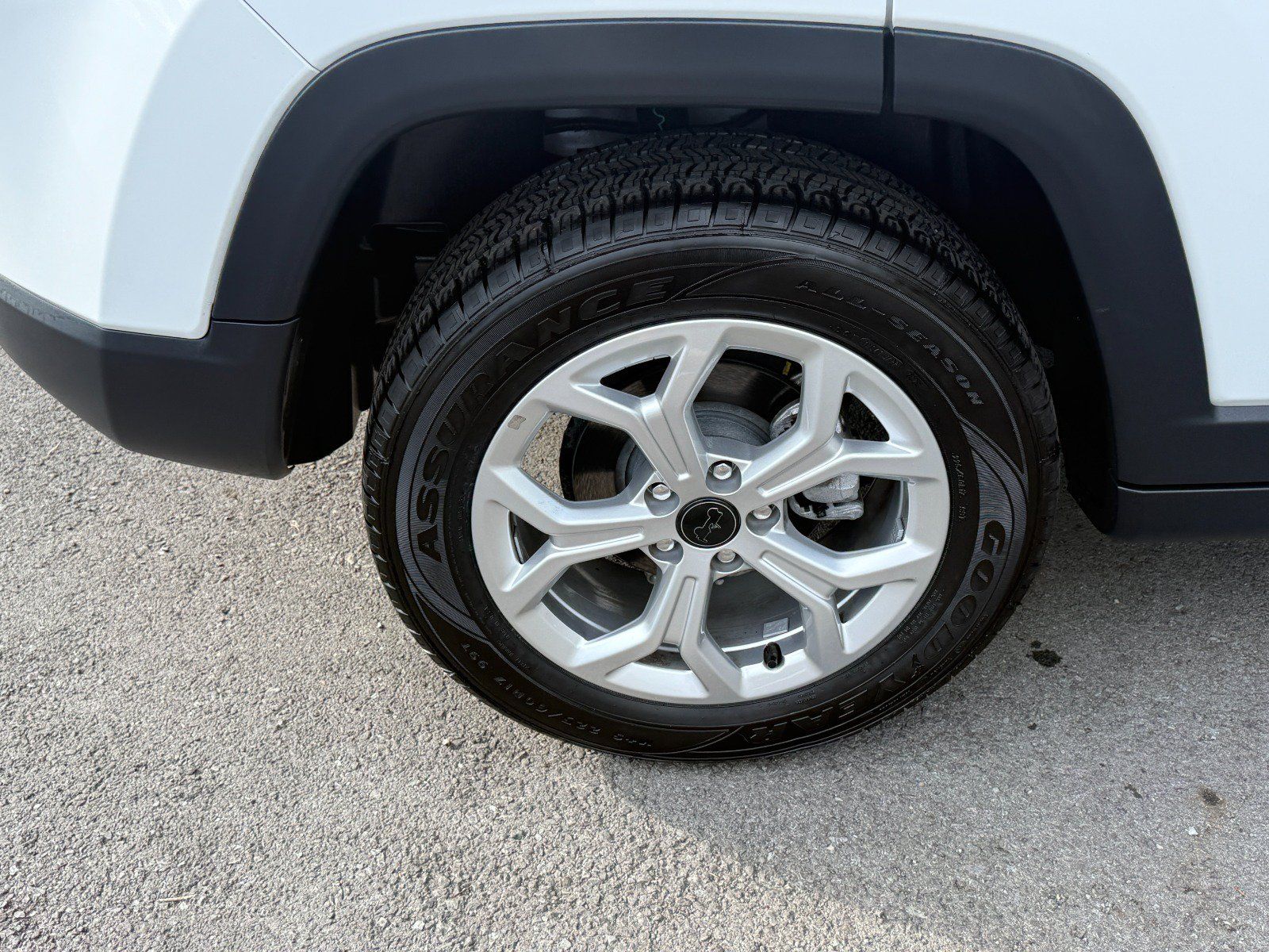 Used 2025 Jeep Compass Latitude AWD/4WD image 11