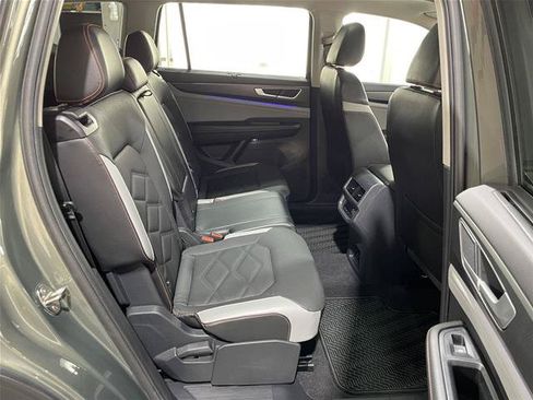 Used 2024 Volkswagen Atlas Peak Edition SEL AWD/4WD image 29