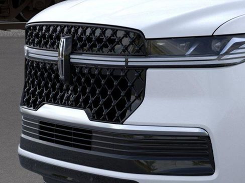 New 2026 Lincoln Navigator L Reserve AWD/4WD image 17