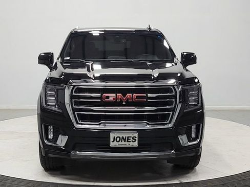 Used 2022 GMC Yukon SLT w/ SLT Premium Package image 2