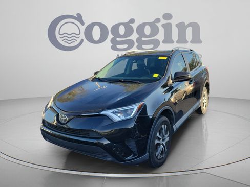 Used 2017 Toyota RAV4 LE FWD image 2