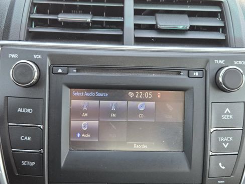 Used 2017 Toyota Camry SE image 10