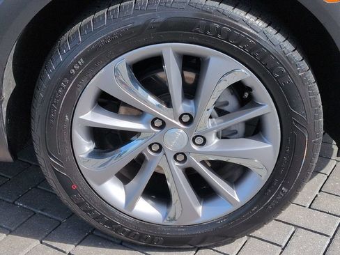 Used 2023 Buick Encore GX Essence w/ Experience Buick Package FWD image 12