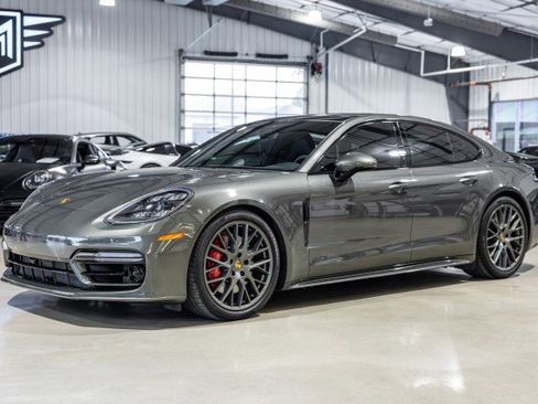 Used 2023 Porsche Panamera GTS image 2