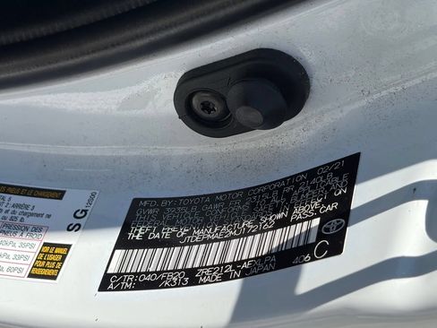 Used 2021 Toyota Corolla LE w/ Carpet Mat Package (TMS) FWD image 13