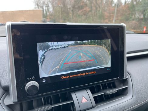 Used 2025 Toyota RAV4 XLE image 17