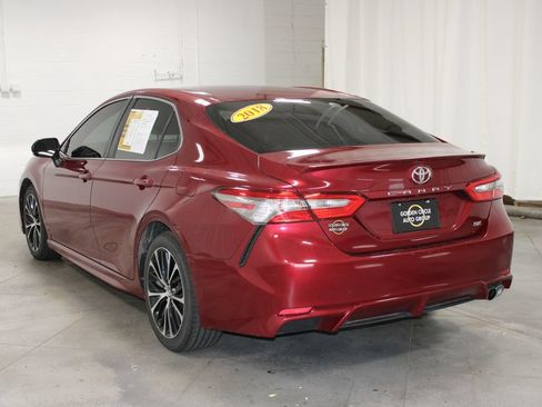 Used 2018 Toyota Camry SE FWD image 6
