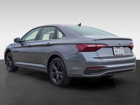 Used 2024 Volkswagen Jetta SE FWD image 6