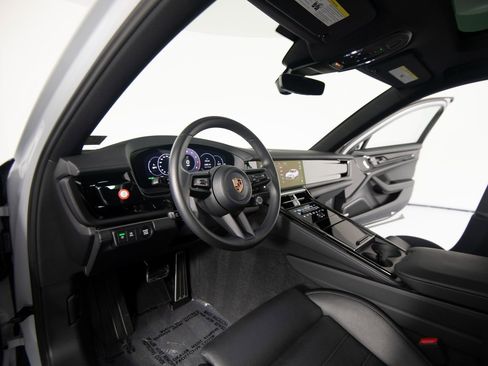 Certified 2025 Porsche Panamera 4 image 16