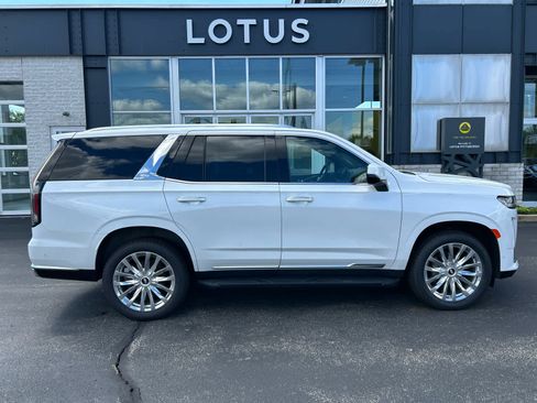 Used 2021 Cadillac Escalade Premium Luxury AWD/4WD image 13