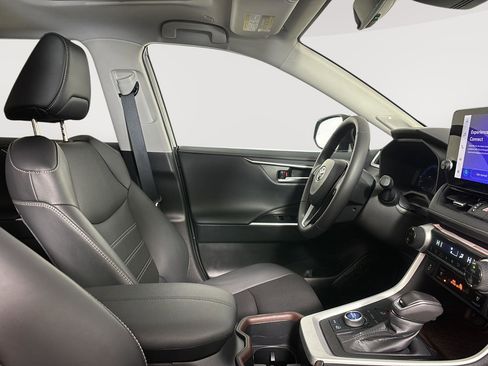 Used 2025 Toyota RAV4 Limited w/ Weather Package AWD/4WD image 18