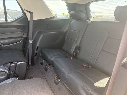 Used 2021 Chevrolet Traverse LT FWD image 15