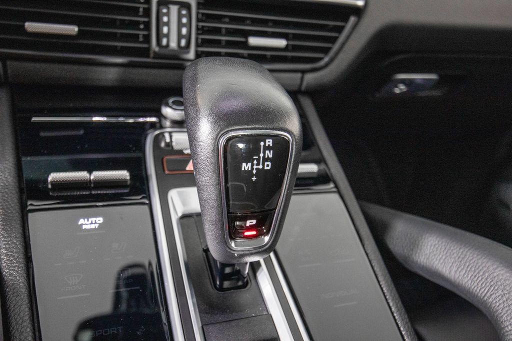 Used 2023 Porsche Cayenne Platinum Edition AWD/4WD image 24