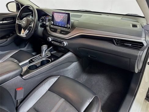 Used 2024 Nissan Altima 2.5 SR image 25