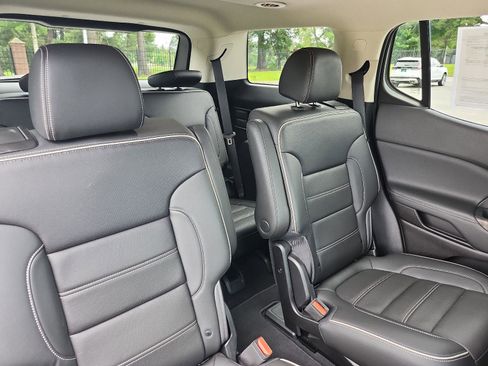 Certified 2023 GMC Acadia Denali w/ Denali Ultimate Package FWD image 9