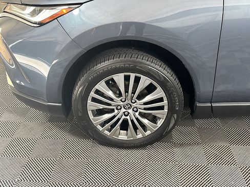 Used 2023 Toyota Venza XLE AWD/4WD image 11