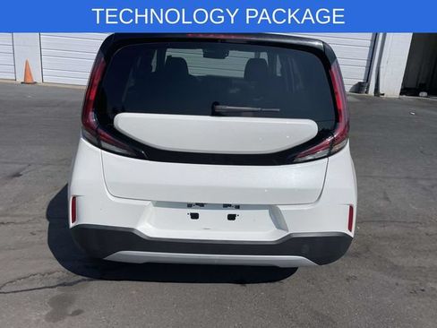 Used 2023 Kia Soul LX w/ LX Technology Package FWD image 5