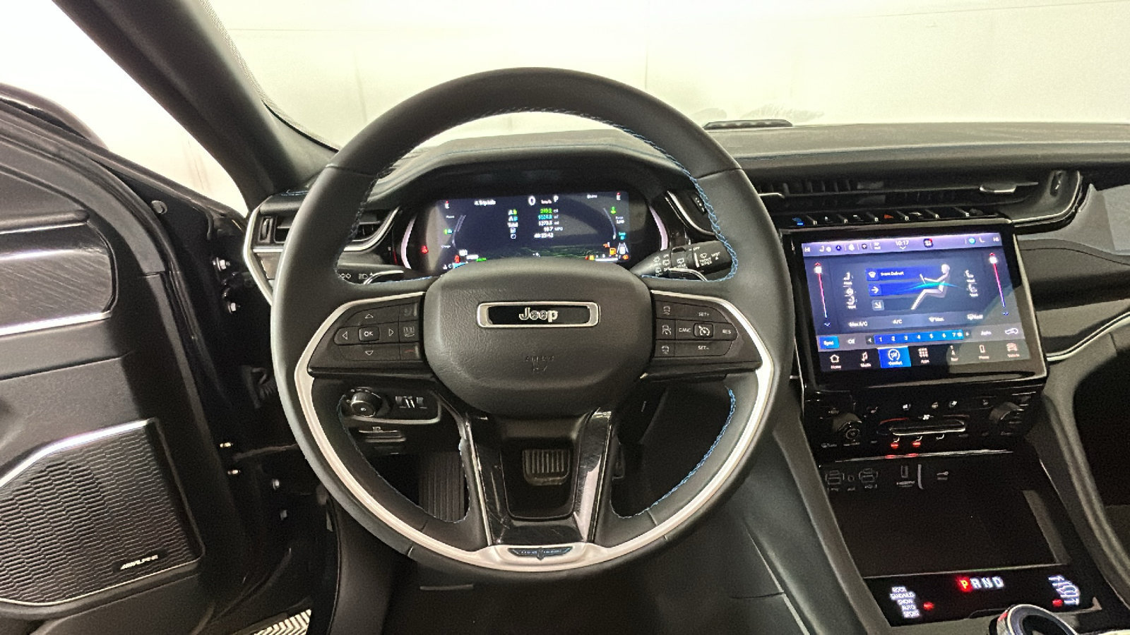 Used 2023 Jeep Grand Cherokee Trailhawk w/ Luxury Tech Group III AWD/4WD image 19