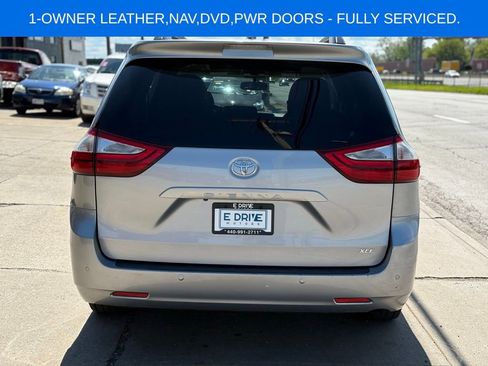 Used 2015 Toyota Sienna XLE Premium FWD image 9