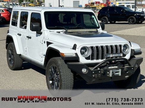 Used 2025 Jeep Wrangler Unlimited Sahara AWD/4WD image 1