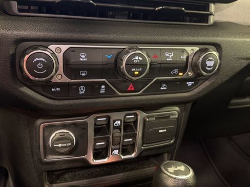 Used 2024 Jeep Wrangler Unlimited Sport AWD/4WD image 28