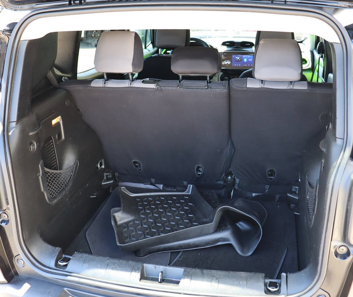 Used 2018 Jeep Renegade Latitude FWD image 25