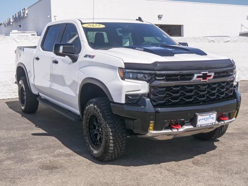 Used 2025 Chevrolet Silverado 1500 ZR2 w/ Technology Package AWD/4WD image 3