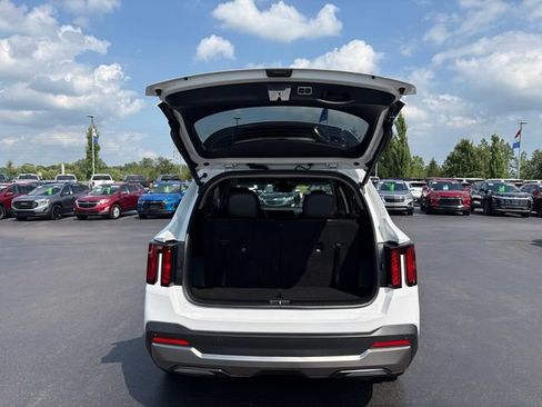 Certified 2025 Kia Sorento EX AWD/4WD image 17