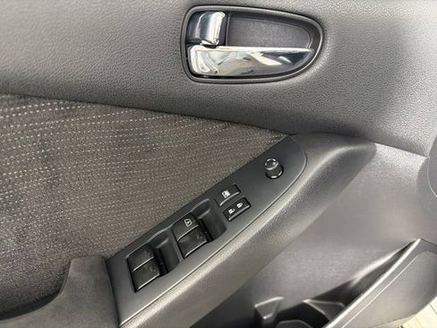 Used 2011 Nissan Altima 2.5 S FWD image 11